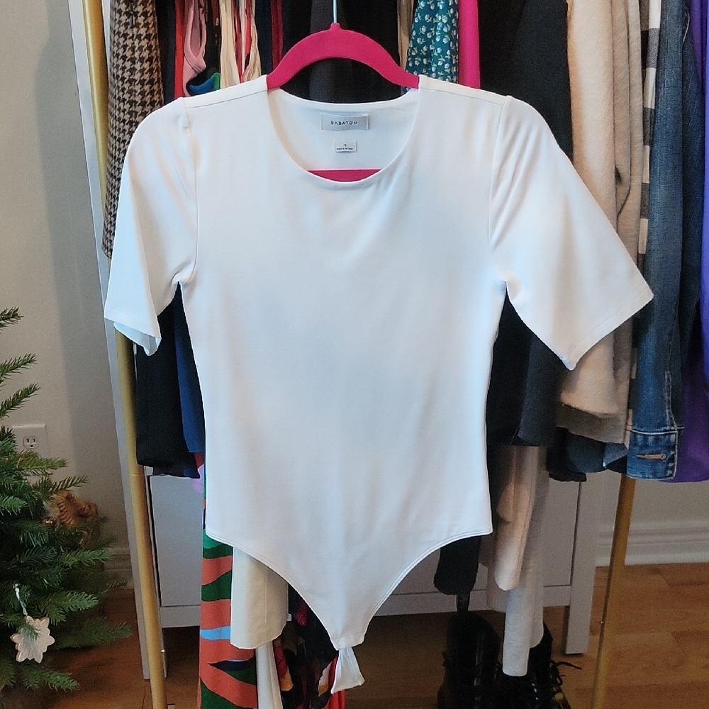 Aritzia Babaton White Short Sleeve Bodysuit